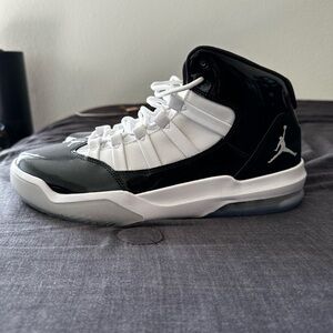 Nike men’s Jordan Max Aura Black/White